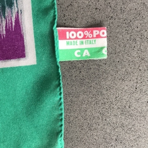 Vintage rectangular made in Italy scarf - Picture 3 of 8